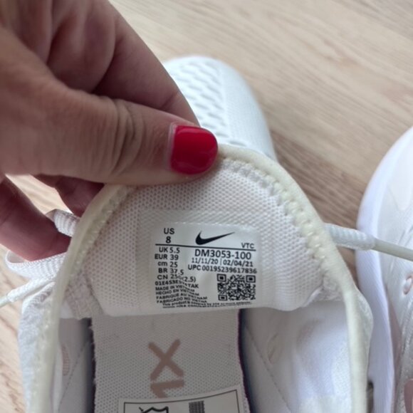 Women's Nike Air Max 270 Running Shoe - size 8 - Picture 4 of 6